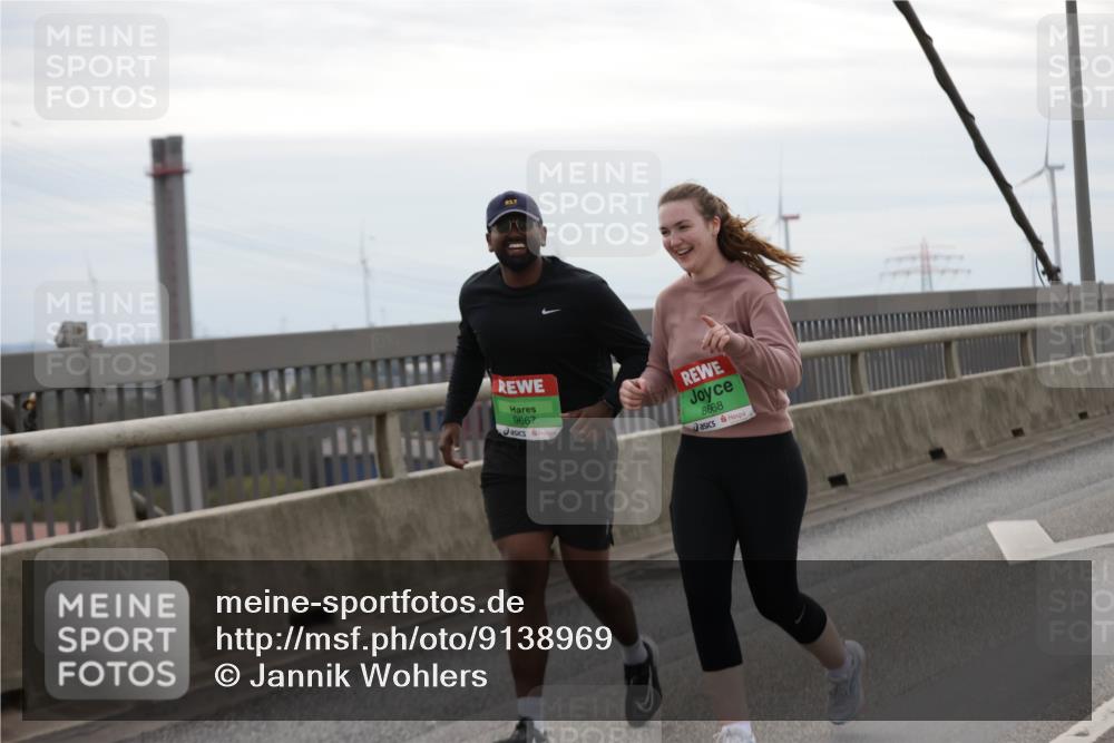 03.10.2025 - Köhlbrandbrückenlauf Jannik Wohlers http://msf.ph/oto/9138969 03.10.2025 16:09:29 Position 1 237, 9667, 8668 meine-sportfotos.de