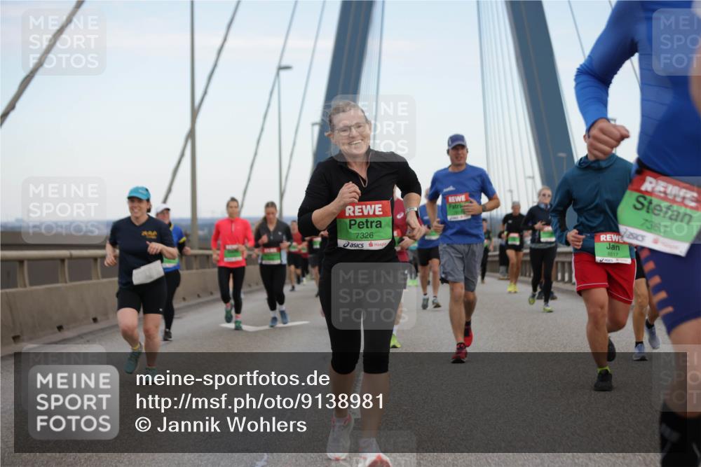 03.10.2025 - Köhlbrandbrückenlauf Jannik Wohlers http://msf.ph/oto/9138981 03.10.2025 15:28:38 Position 1 7326, 8817, 7363 meine-sportfotos.de
