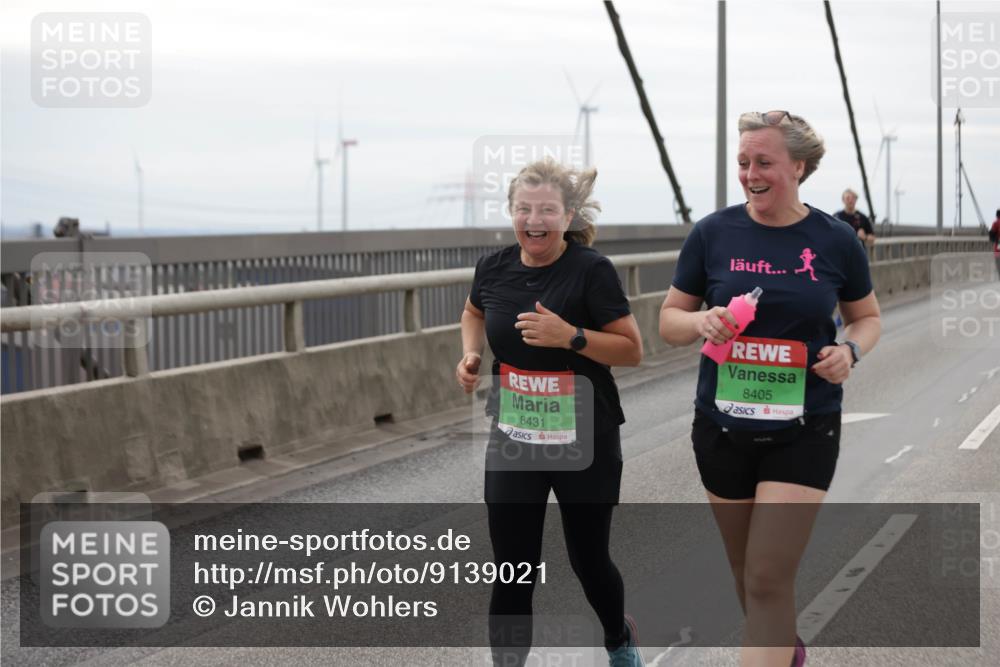03.10.2025 - Köhlbrandbrückenlauf Jannik Wohlers http://msf.ph/oto/9139021 03.10.2025 16:09:35 Position 1 8431, 8405 meine-sportfotos.de