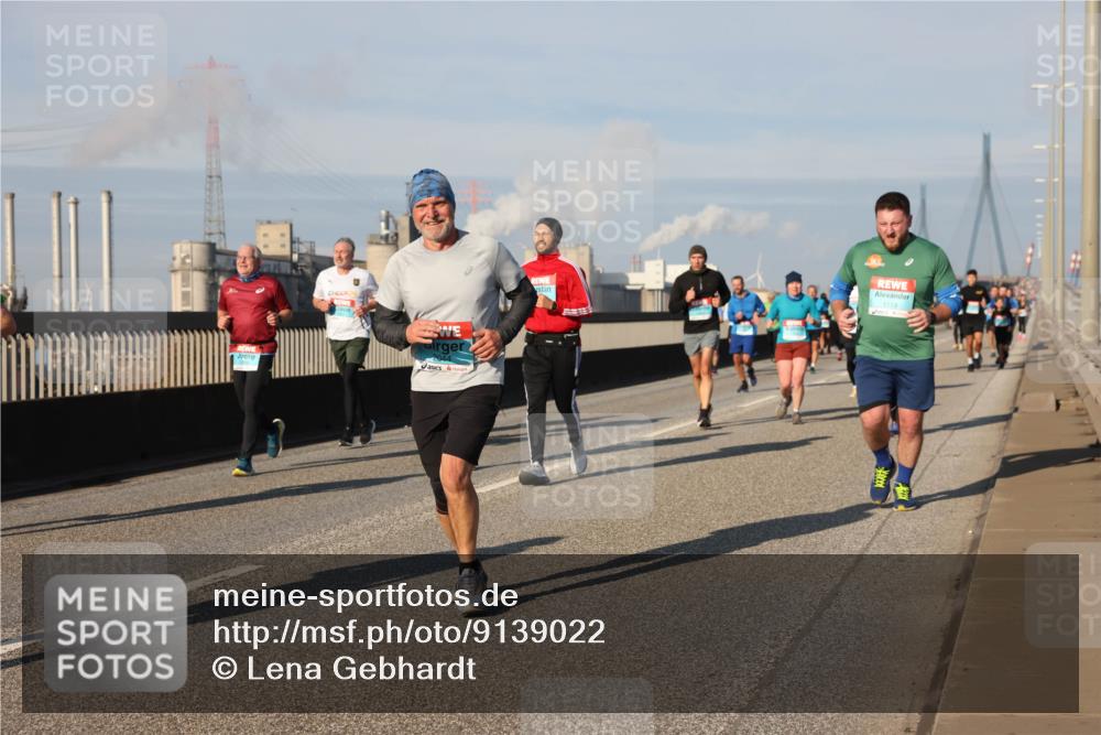 03.10.2025 - Köhlbrandbrückenlauf Lena Gebhardt http://msf.ph/oto/9139022 03.10.2025 09:56:42 Position 2 2044, 1213 meine-sportfotos.de