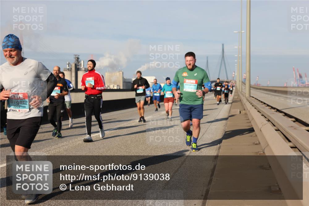 03.10.2025 - Köhlbrandbrückenlauf Lena Gebhardt http://msf.ph/oto/9139038 03.10.2025 09:56:43 Position 2 2044, 1213 meine-sportfotos.de