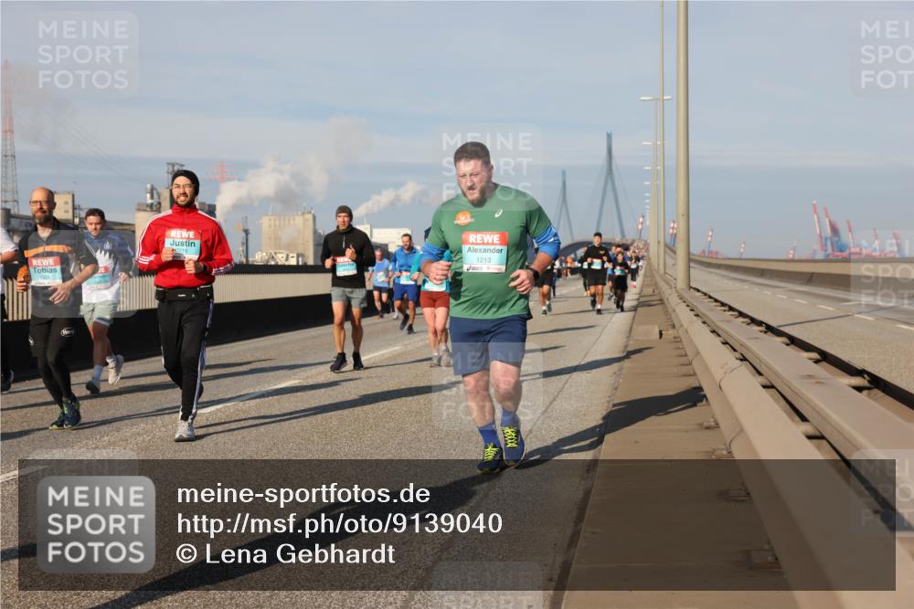 03.10.2025 - Köhlbrandbrückenlauf Lena Gebhardt http://msf.ph/oto/9139040 03.10.2025 09:56:43 Position 2 1213 meine-sportfotos.de