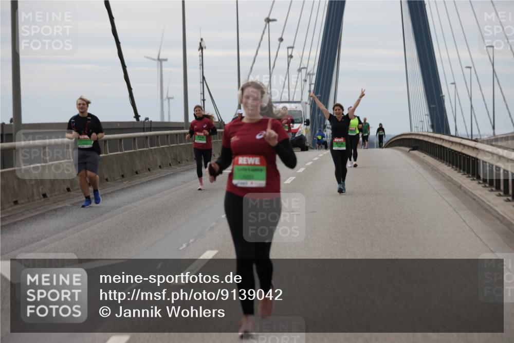 03.10.2025 - Köhlbrandbrückenlauf Jannik Wohlers http://msf.ph/oto/9139042 03.10.2025 16:09:37 Position 1  meine-sportfotos.de