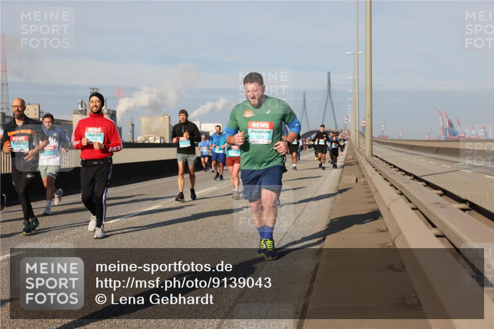 03.10.2025 - Köhlbrandbrückenlauf Lena Gebhardt http://msf.ph/oto/9139043 03.10.2025 09:56:43 Position 2 3216, 1213 meine-sportfotos.de
