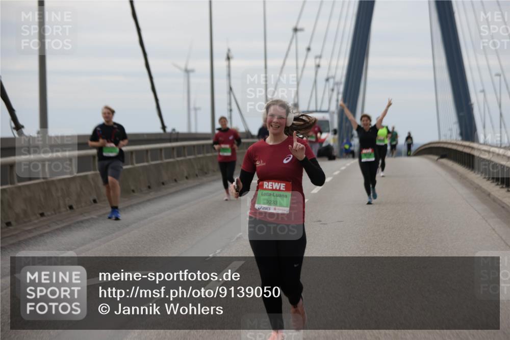 03.10.2025 - Köhlbrandbrückenlauf Jannik Wohlers http://msf.ph/oto/9139050 03.10.2025 16:09:37 Position 1 9233 meine-sportfotos.de
