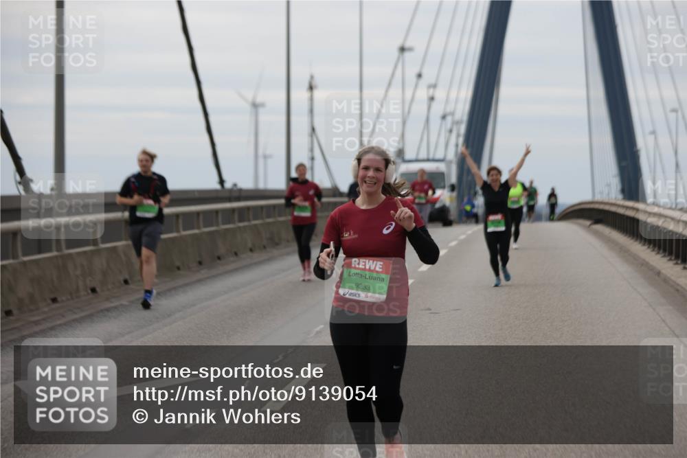 03.10.2025 - Köhlbrandbrückenlauf Jannik Wohlers http://msf.ph/oto/9139054 03.10.2025 16:09:37 Position 1 9233 meine-sportfotos.de