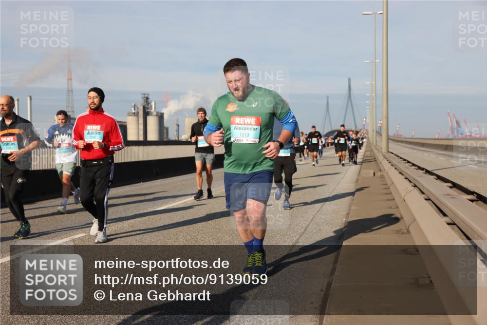 03.10.2025 - Köhlbrandbrückenlauf Lena Gebhardt http://msf.ph/oto/9139059 03.10.2025 09:56:44 Position 2 3216, 1213 meine-sportfotos.de