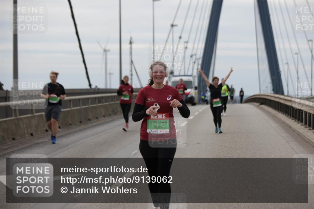 03.10.2025 - Köhlbrandbrückenlauf Jannik Wohlers http://msf.ph/oto/9139062 03.10.2025 16:09:37 Position 1 9233 meine-sportfotos.de