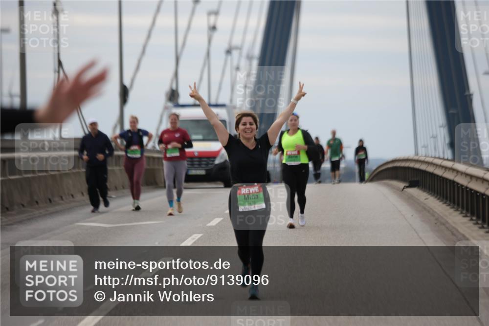 03.10.2025 - Köhlbrandbrückenlauf Jannik Wohlers http://msf.ph/oto/9139096 03.10.2025 16:09:38 Position 1 8403 meine-sportfotos.de