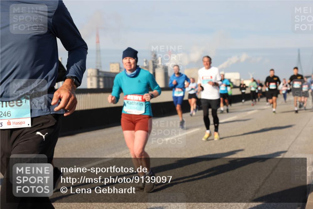 03.10.2025 - Köhlbrandbrückenlauf Lena Gebhardt http://msf.ph/oto/9139097 03.10.2025 09:56:47 Position 2 246, 66 meine-sportfotos.de