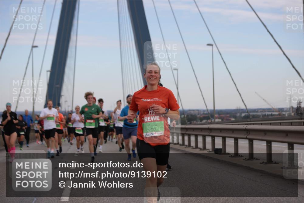 03.10.2025 - Köhlbrandbrückenlauf Jannik Wohlers http://msf.ph/oto/9139102 03.10.2025 15:31:13 Position 1 9727 meine-sportfotos.de