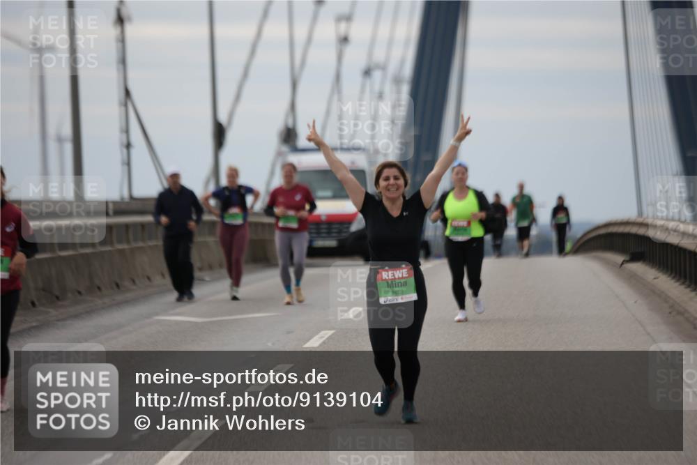 03.10.2025 - Köhlbrandbrückenlauf Jannik Wohlers http://msf.ph/oto/9139104 03.10.2025 16:09:39 Position 1 8403 meine-sportfotos.de