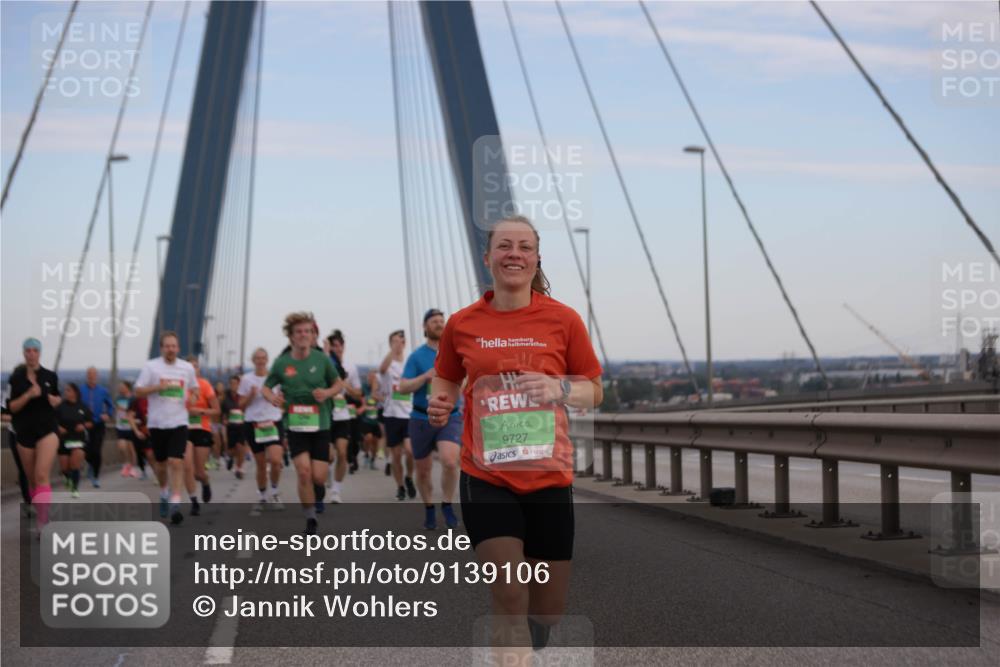 03.10.2025 - Köhlbrandbrückenlauf Jannik Wohlers http://msf.ph/oto/9139106 03.10.2025 15:31:13 Position 1 9727 meine-sportfotos.de