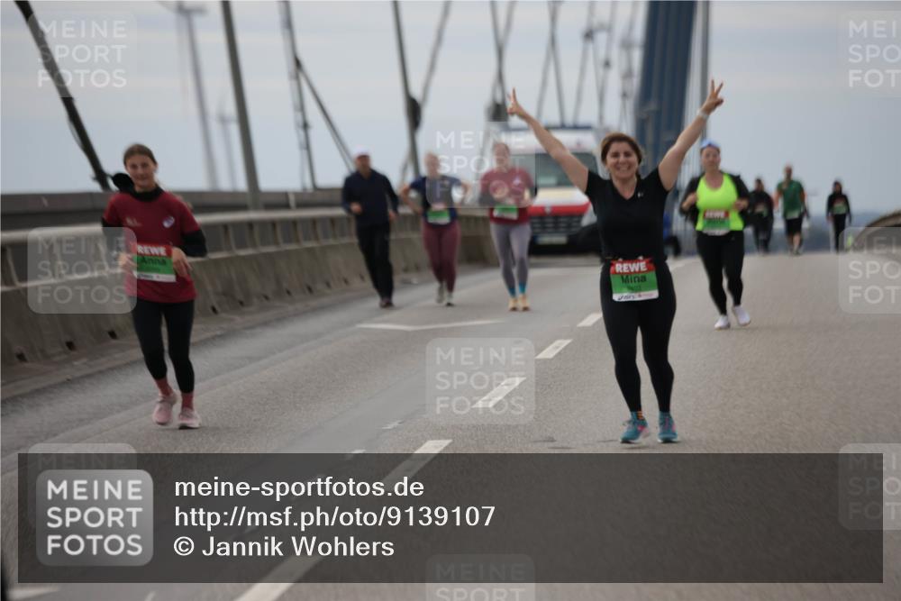 03.10.2025 - Köhlbrandbrückenlauf Jannik Wohlers http://msf.ph/oto/9139107 03.10.2025 16:09:39 Position 1 403 meine-sportfotos.de