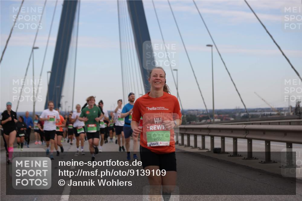 03.10.2025 - Köhlbrandbrückenlauf Jannik Wohlers http://msf.ph/oto/9139109 03.10.2025 15:31:13 Position 1 9727 meine-sportfotos.de