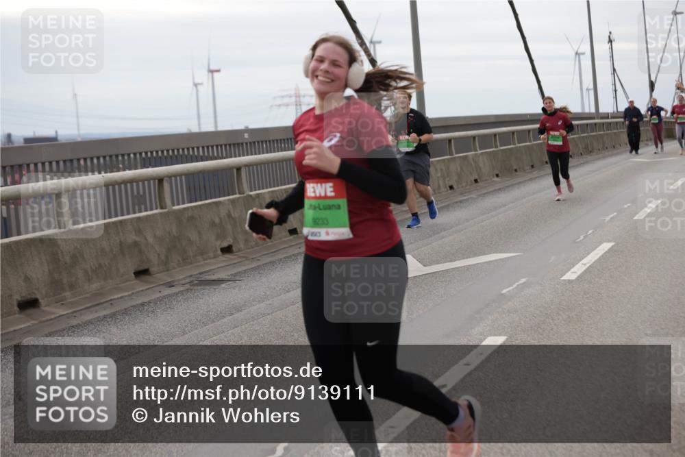 03.10.2025 - Köhlbrandbrückenlauf Jannik Wohlers http://msf.ph/oto/9139111 03.10.2025 16:09:39 Position 1 9233 meine-sportfotos.de