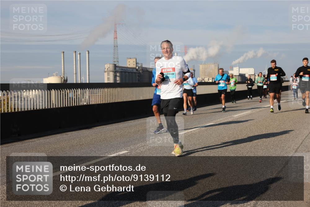 03.10.2025 - Köhlbrandbrückenlauf Lena Gebhardt http://msf.ph/oto/9139112 03.10.2025 09:56:48 Position 2  meine-sportfotos.de