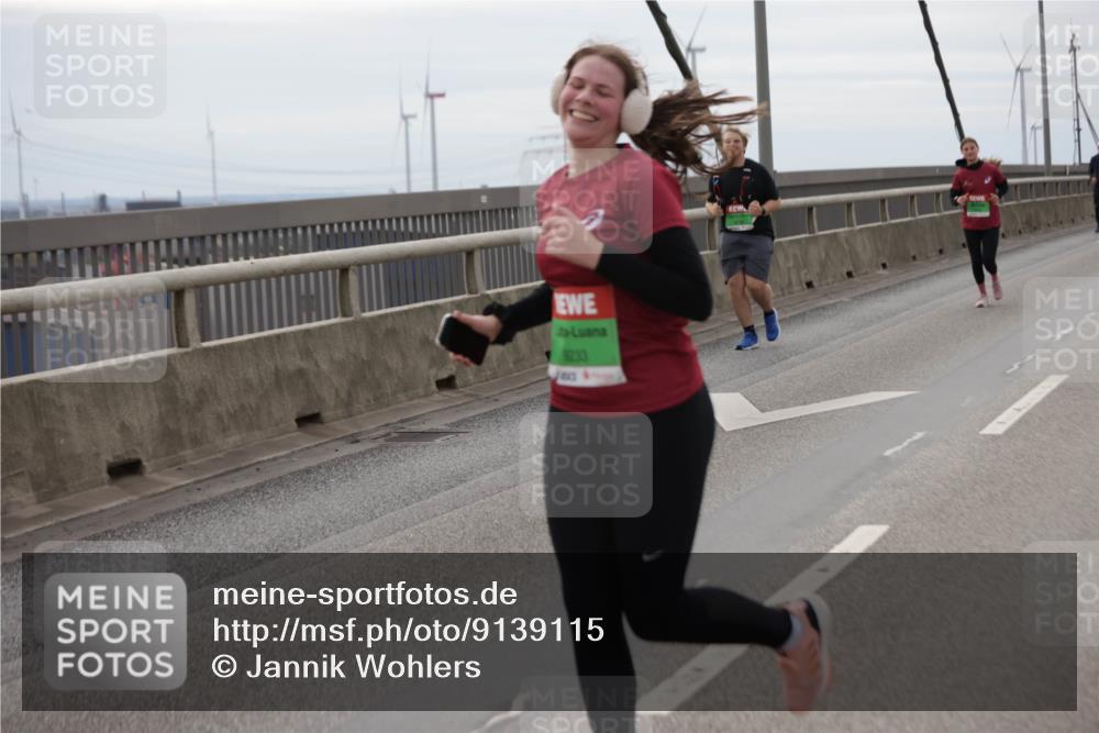 03.10.2025 - Köhlbrandbrückenlauf Jannik Wohlers http://msf.ph/oto/9139115 03.10.2025 16:09:39 Position 1 9233 meine-sportfotos.de