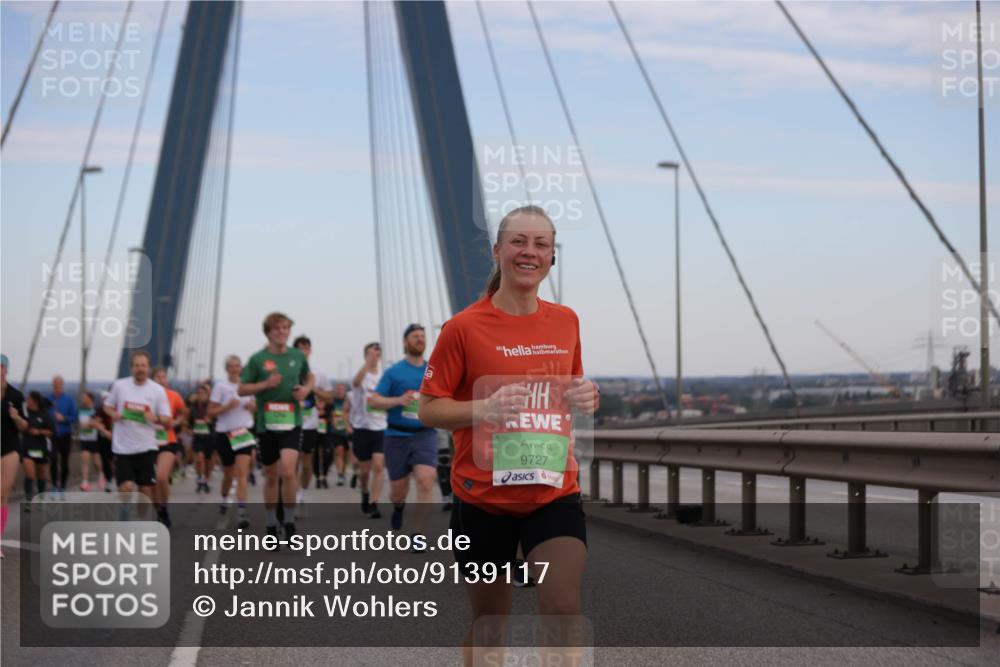 03.10.2025 - Köhlbrandbrückenlauf Jannik Wohlers http://msf.ph/oto/9139117 03.10.2025 15:31:14 Position 1 30, 9727 meine-sportfotos.de