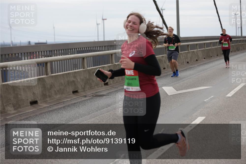 03.10.2025 - Köhlbrandbrückenlauf Jannik Wohlers http://msf.ph/oto/9139119 03.10.2025 16:09:39 Position 1 1233 meine-sportfotos.de