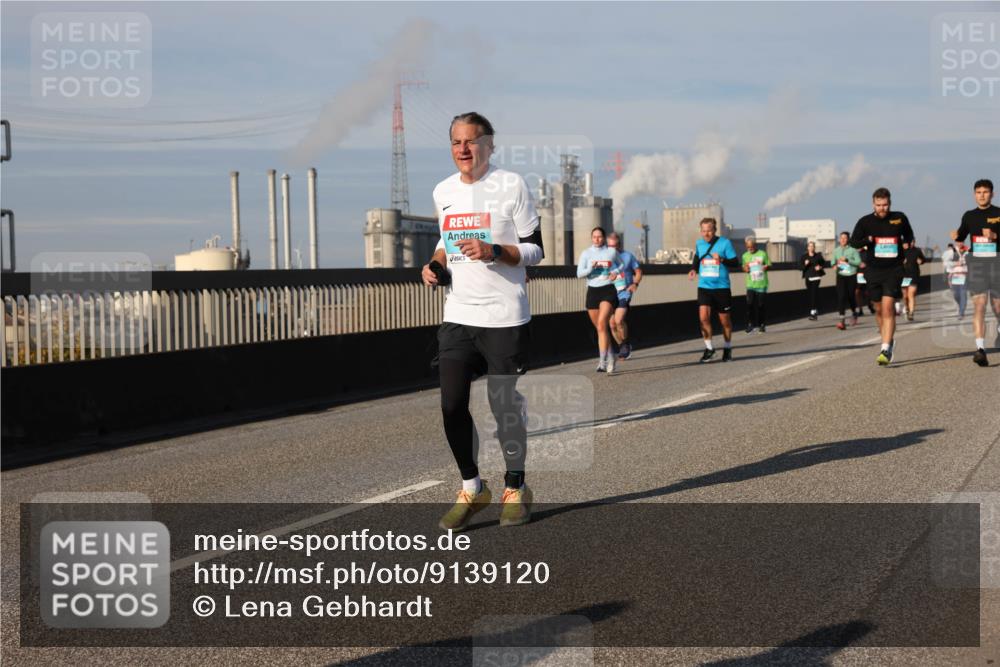 03.10.2025 - Köhlbrandbrückenlauf Lena Gebhardt http://msf.ph/oto/9139120 03.10.2025 09:56:48 Position 2  meine-sportfotos.de