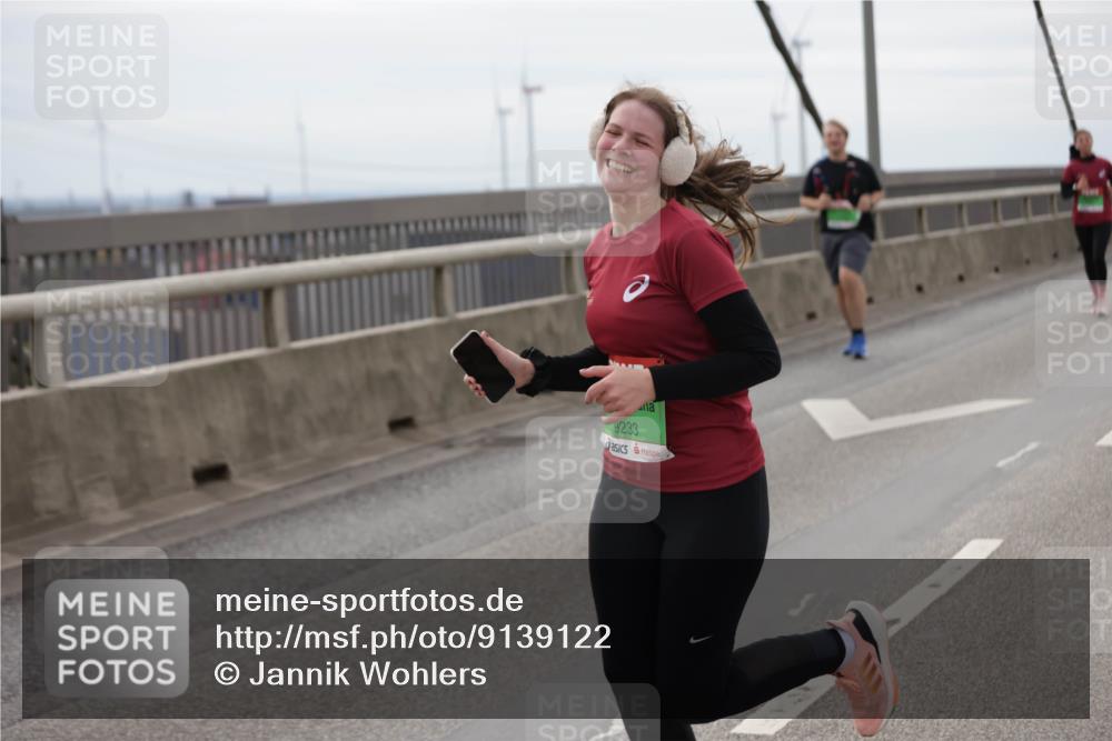 03.10.2025 - Köhlbrandbrückenlauf Jannik Wohlers http://msf.ph/oto/9139122 03.10.2025 16:09:39 Position 1 2, 9233 meine-sportfotos.de