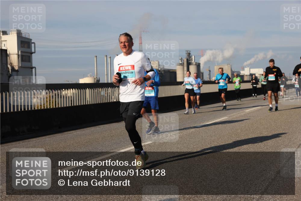 03.10.2025 - Köhlbrandbrückenlauf Lena Gebhardt http://msf.ph/oto/9139128 03.10.2025 09:56:48 Position 2 1947, 2448 meine-sportfotos.de