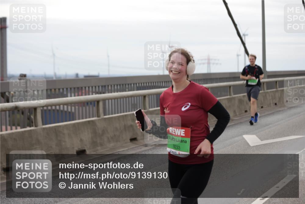 03.10.2025 - Köhlbrandbrückenlauf Jannik Wohlers http://msf.ph/oto/9139130 03.10.2025 16:09:39 Position 1 9233 meine-sportfotos.de