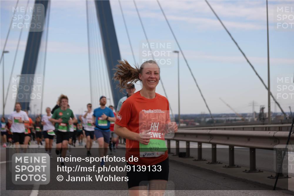 03.10.2025 - Köhlbrandbrückenlauf Jannik Wohlers http://msf.ph/oto/9139133 03.10.2025 15:31:14 Position 1 30, 9727 meine-sportfotos.de