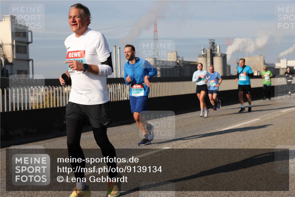 03.10.2025 - Köhlbrandbrückenlauf Lena Gebhardt http://msf.ph/oto/9139134 03.10.2025 09:56:49 Position 2 2448 meine-sportfotos.de