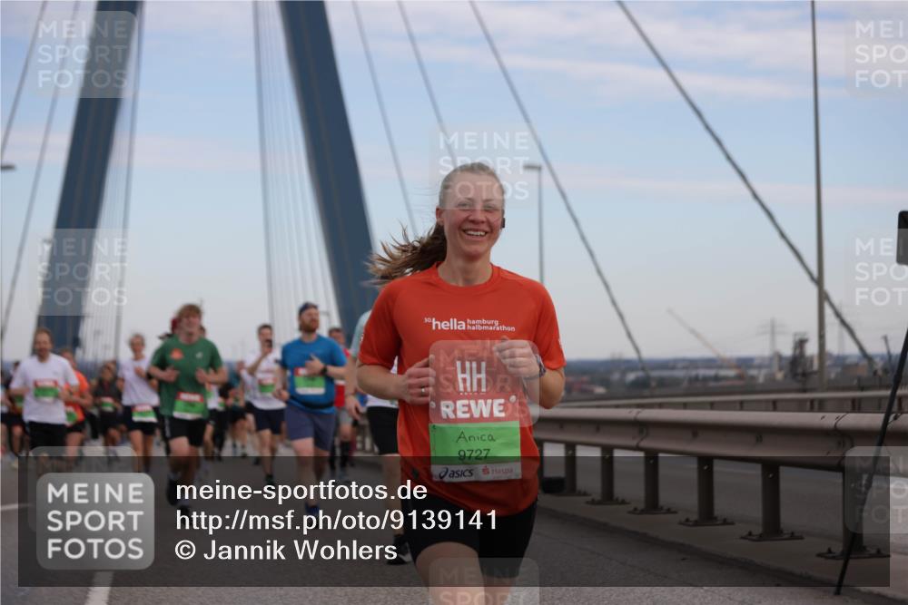 03.10.2025 - Köhlbrandbrückenlauf Jannik Wohlers http://msf.ph/oto/9139141 03.10.2025 15:31:14 Position 1 30, 9727 meine-sportfotos.de