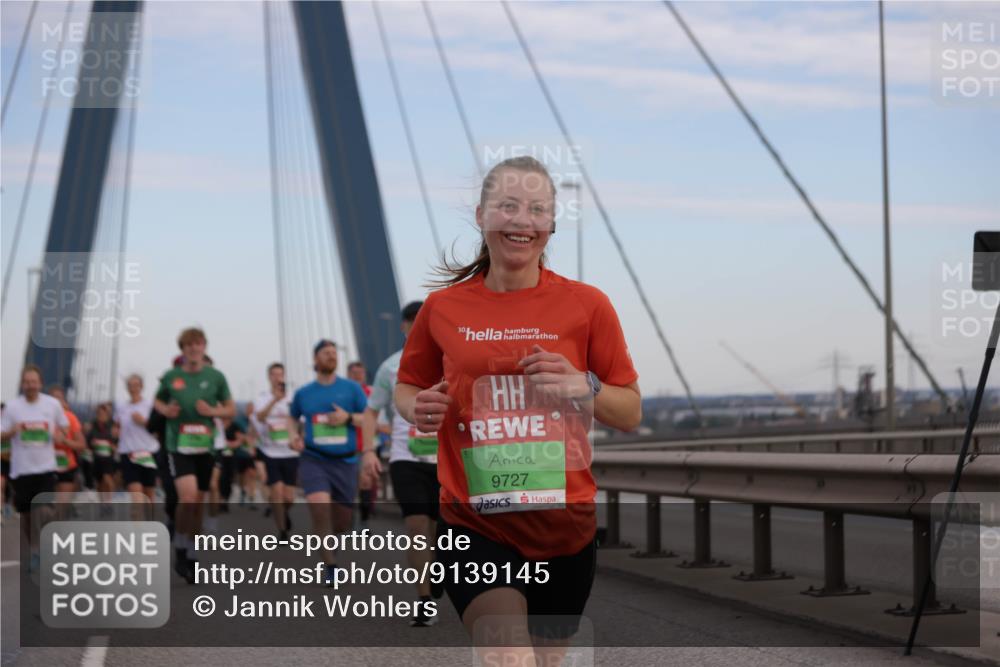 03.10.2025 - Köhlbrandbrückenlauf Jannik Wohlers http://msf.ph/oto/9139145 03.10.2025 15:31:14 Position 1 30, 9727 meine-sportfotos.de