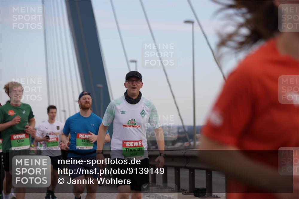 03.10.2025 - Köhlbrandbrückenlauf Jannik Wohlers http://msf.ph/oto/9139149 03.10.2025 15:31:14 Position 1 9337, 7578, 9580 meine-sportfotos.de
