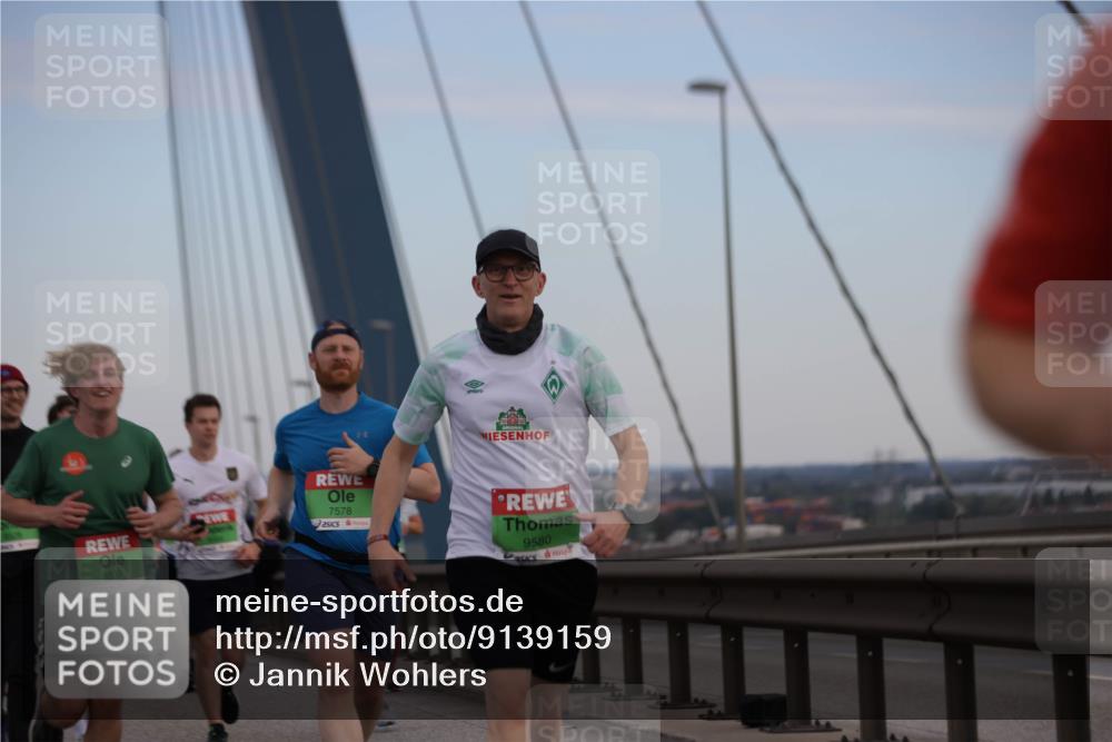 03.10.2025 - Köhlbrandbrückenlauf Jannik Wohlers http://msf.ph/oto/9139159 03.10.2025 15:31:15 Position 1 9337, 7578, 9580 meine-sportfotos.de