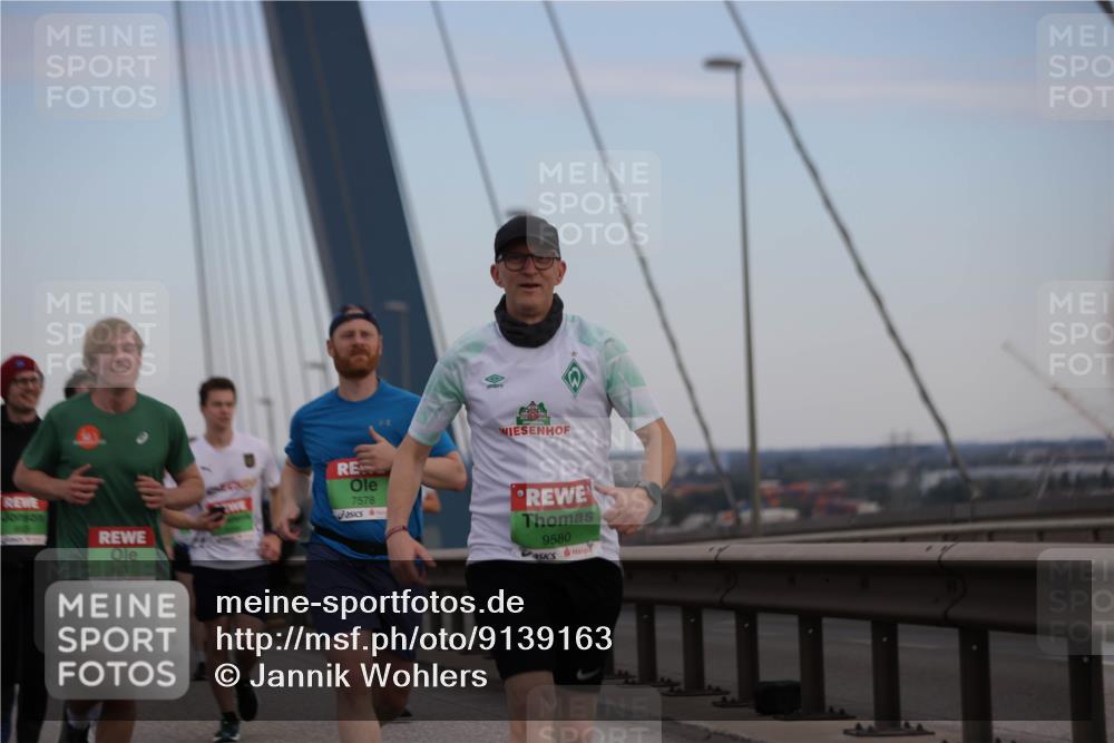 03.10.2025 - Köhlbrandbrückenlauf Jannik Wohlers http://msf.ph/oto/9139163 03.10.2025 15:31:15 Position 1 9337, 7578, 9580 meine-sportfotos.de