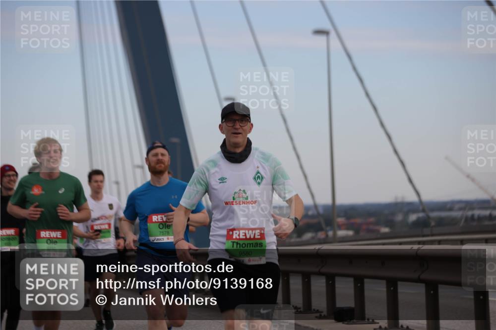 03.10.2025 - Köhlbrandbrückenlauf Jannik Wohlers http://msf.ph/oto/9139168 03.10.2025 15:31:15 Position 1 9337, 7578, 9580 meine-sportfotos.de