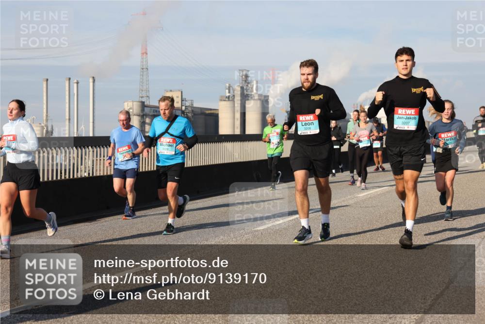 03.10.2025 - Köhlbrandbrückenlauf Lena Gebhardt http://msf.ph/oto/9139170 03.10.2025 09:56:51 Position 2 3206, 3207 meine-sportfotos.de