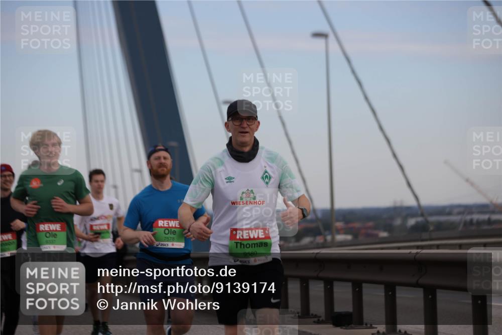 03.10.2025 - Köhlbrandbrückenlauf Jannik Wohlers http://msf.ph/oto/9139174 03.10.2025 15:31:15 Position 1 9337, 7578, 9580 meine-sportfotos.de