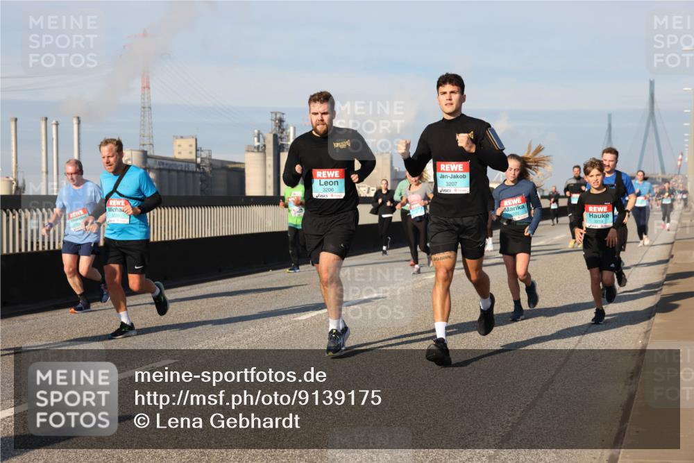 03.10.2025 - Köhlbrandbrückenlauf Lena Gebhardt http://msf.ph/oto/9139175 03.10.2025 09:56:51 Position 2 3206, 3207, 3219 meine-sportfotos.de