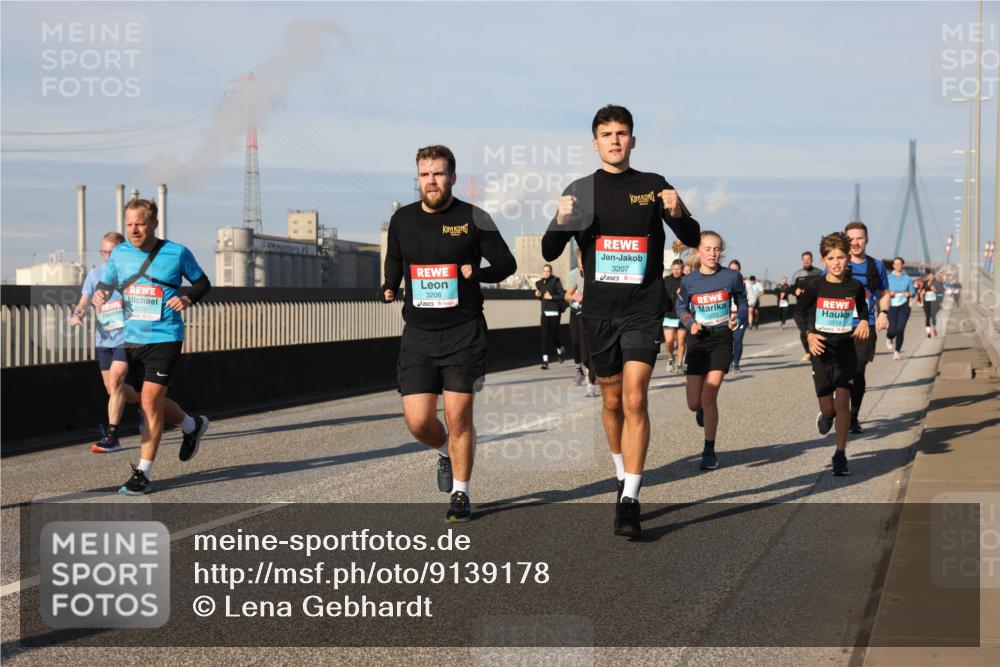 03.10.2025 - Köhlbrandbrückenlauf Lena Gebhardt http://msf.ph/oto/9139178 03.10.2025 09:56:51 Position 2 3207, 3229, 3206, 3219 meine-sportfotos.de