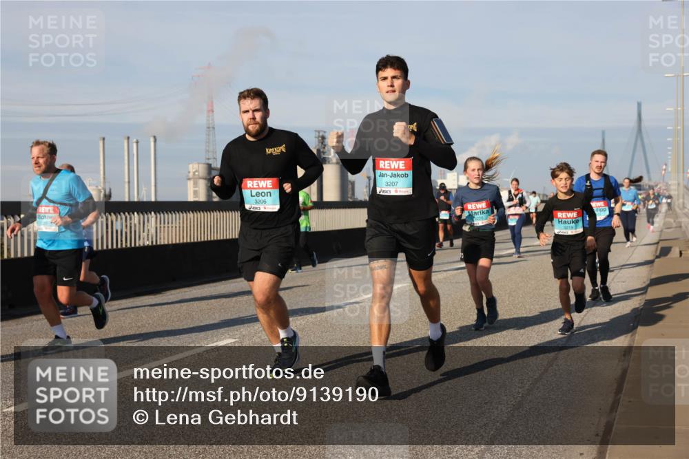 03.10.2025 - Köhlbrandbrückenlauf Lena Gebhardt http://msf.ph/oto/9139190 03.10.2025 09:56:52 Position 2 3207, 3229, 3206, 3220, 3219 meine-sportfotos.de