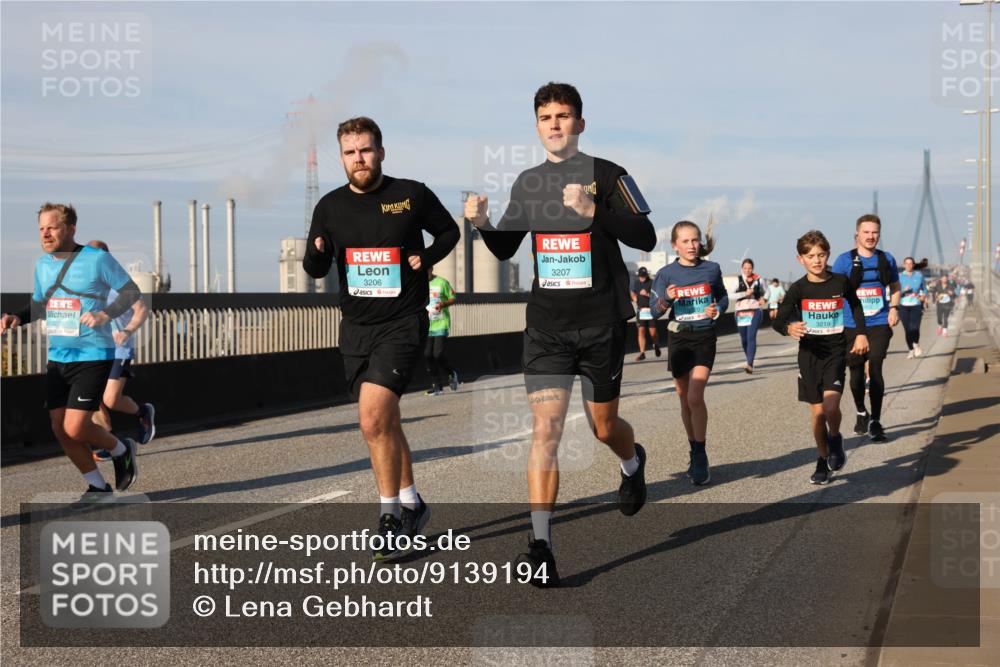 03.10.2025 - Köhlbrandbrückenlauf Lena Gebhardt http://msf.ph/oto/9139194 03.10.2025 09:56:52 Position 2 3229, 3206, 3207, 3219 meine-sportfotos.de