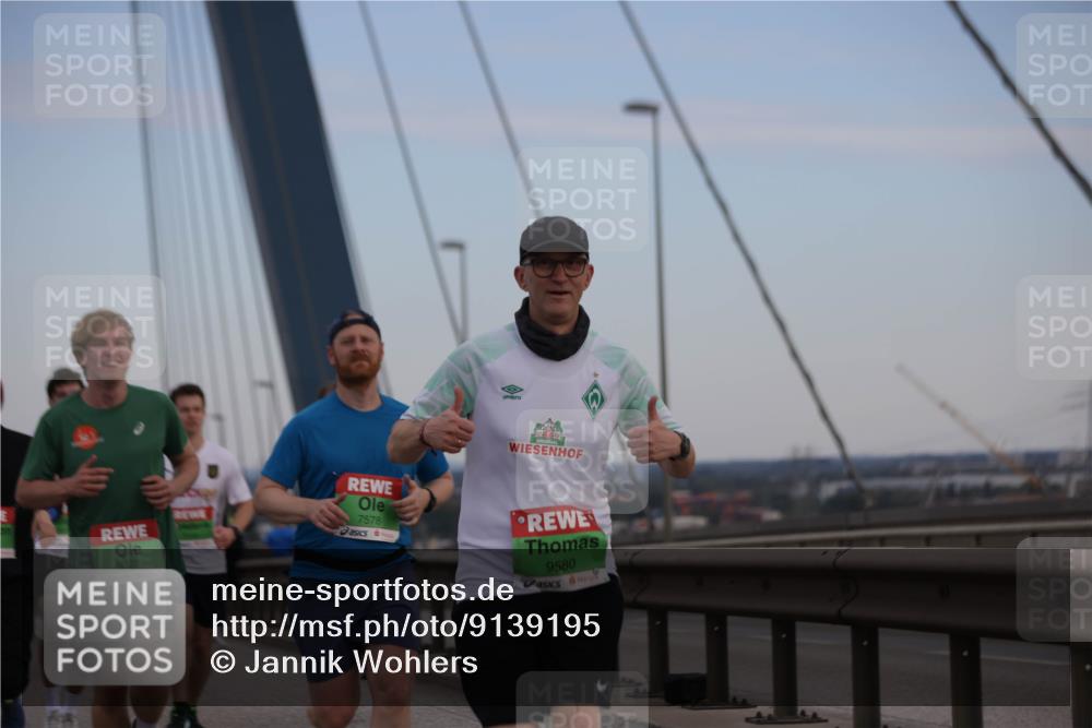 03.10.2025 - Köhlbrandbrückenlauf Jannik Wohlers http://msf.ph/oto/9139195 03.10.2025 15:31:15 Position 1 9337, 7578, 9580 meine-sportfotos.de