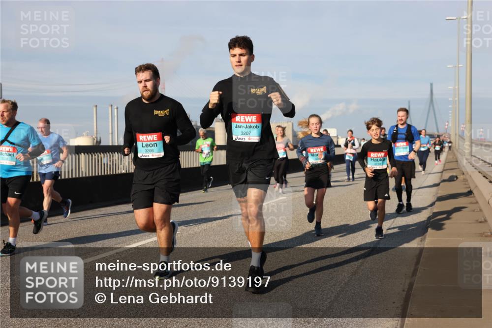 03.10.2025 - Köhlbrandbrückenlauf Lena Gebhardt http://msf.ph/oto/9139197 03.10.2025 09:56:52 Position 2 3207, 3229, 3206, 3219 meine-sportfotos.de