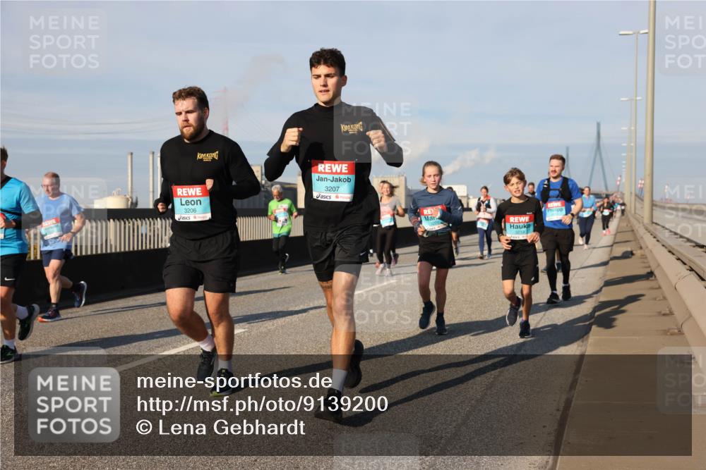 03.10.2025 - Köhlbrandbrückenlauf Lena Gebhardt http://msf.ph/oto/9139200 03.10.2025 09:56:52 Position 2 3207, 3206, 3219 meine-sportfotos.de
