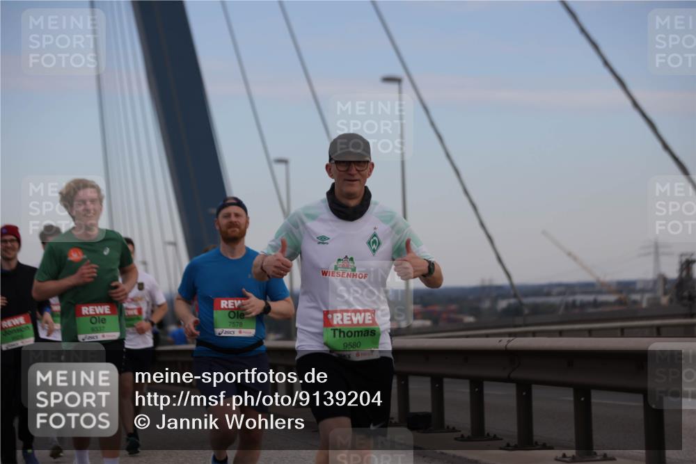 03.10.2025 - Köhlbrandbrückenlauf Jannik Wohlers http://msf.ph/oto/9139204 03.10.2025 15:31:15 Position 1 9337, 7578, 9580 meine-sportfotos.de