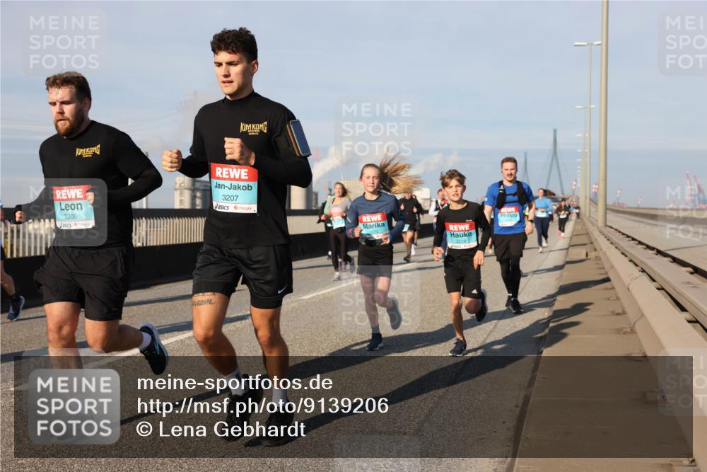 03.10.2025 - Köhlbrandbrückenlauf Lena Gebhardt http://msf.ph/oto/9139206 03.10.2025 09:56:52 Position 2 3207, 3206, 3219 meine-sportfotos.de