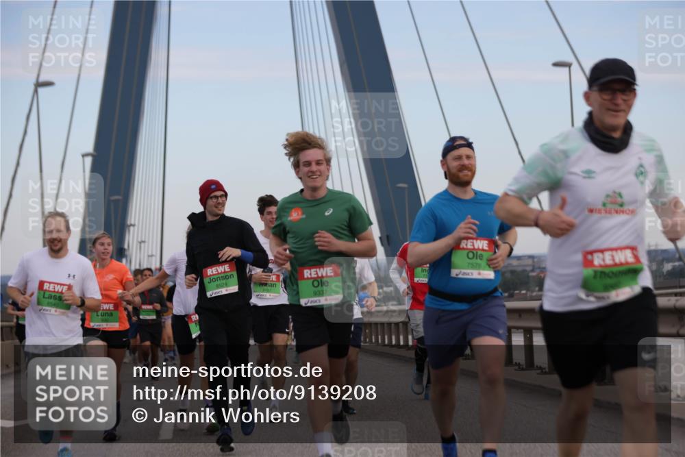 03.10.2025 - Köhlbrandbrückenlauf Jannik Wohlers http://msf.ph/oto/9139208 03.10.2025 15:31:16 Position 1 8540, 21, 8529, 9337, 7578 meine-sportfotos.de