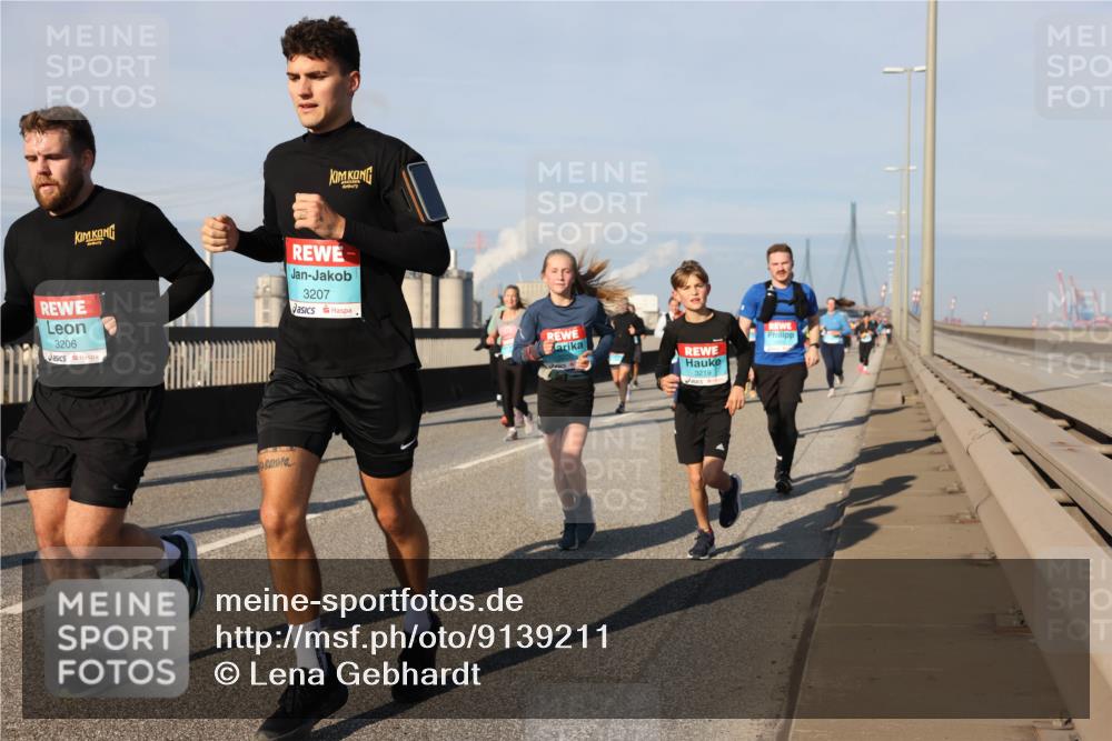 03.10.2025 - Köhlbrandbrückenlauf Lena Gebhardt http://msf.ph/oto/9139211 03.10.2025 09:56:53 Position 2 3207, 3206, 3219 meine-sportfotos.de