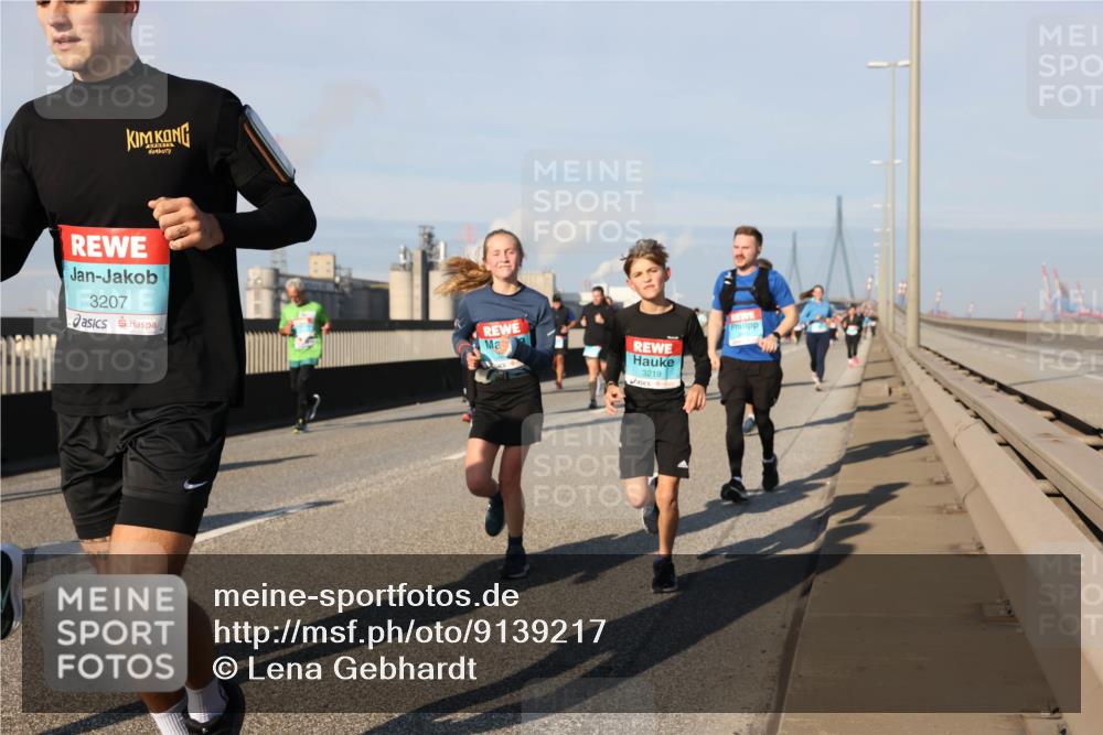 03.10.2025 - Köhlbrandbrückenlauf Lena Gebhardt http://msf.ph/oto/9139217 03.10.2025 09:56:53 Position 2 3207, 100, 3219 meine-sportfotos.de
